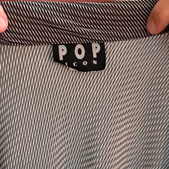 Soft and lightweight Button Down - Picture 5 of 7